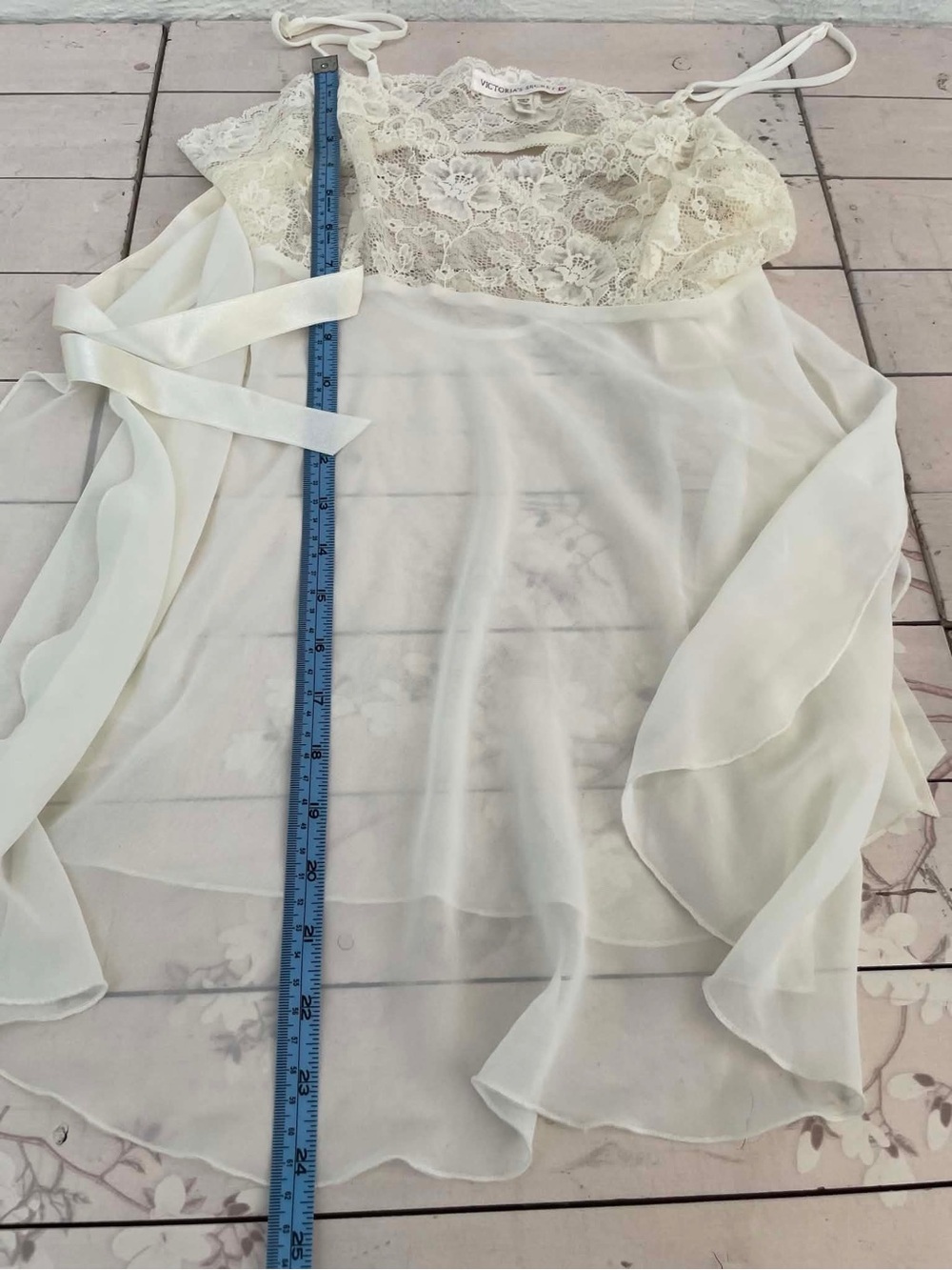Victoria's Secret Ivory Lace & Chiffon Babydoll Chemise - Picture 9 of 9